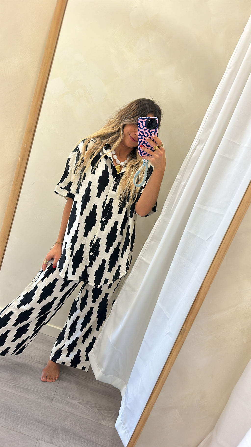 Conjunto Branco e Preto