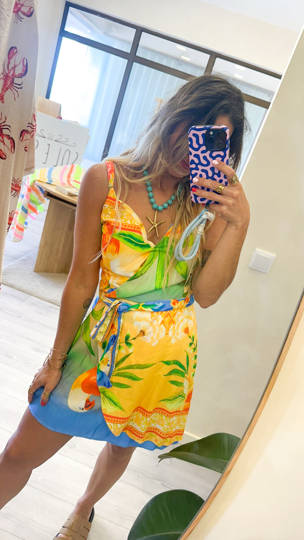 Macacão Azul e Amarelo Tropical