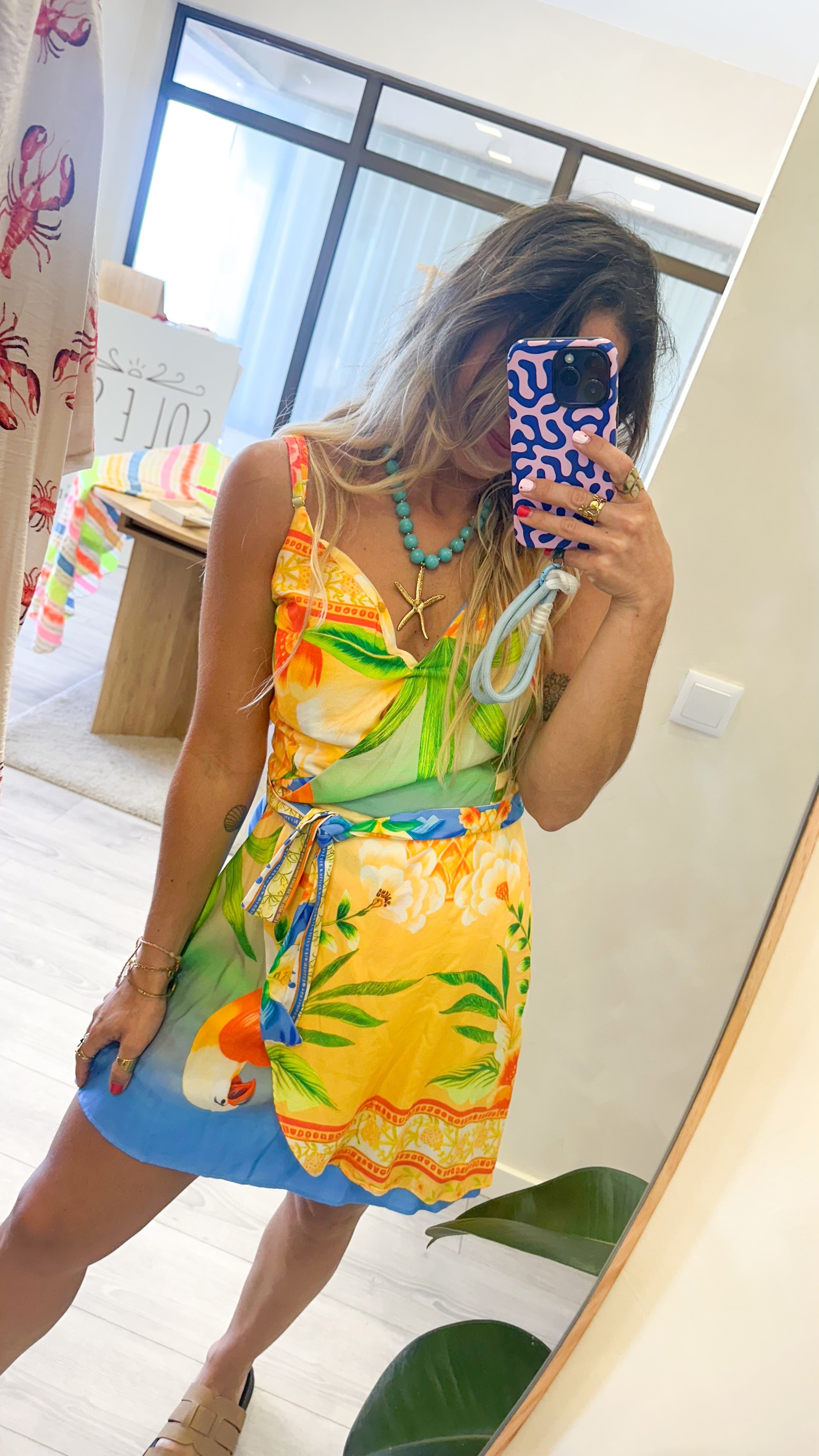 Macacão Azul e Amarelo Tropical